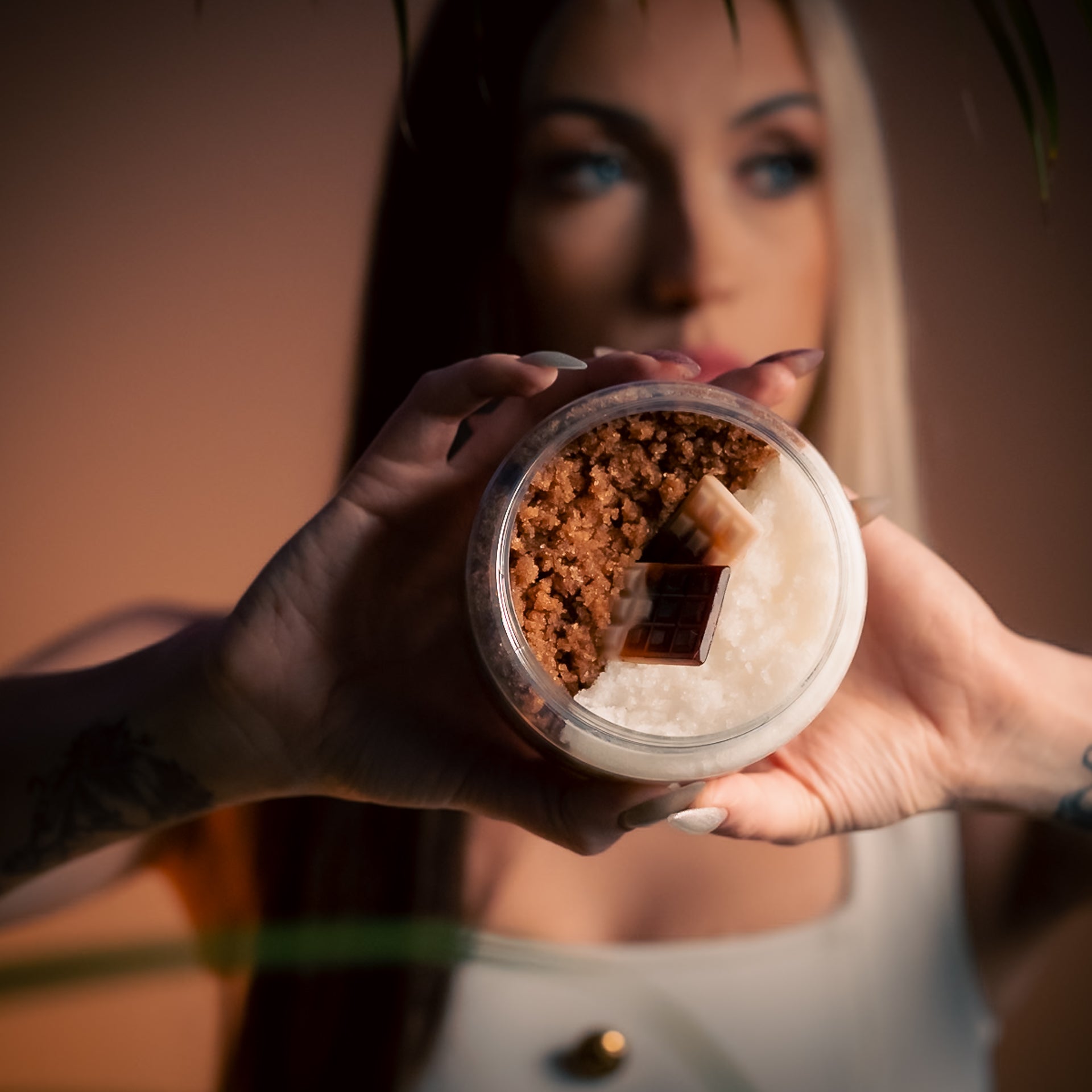 North Beauty Šokolaadi ja Vanilje Kehakoorija, 300g modelliga