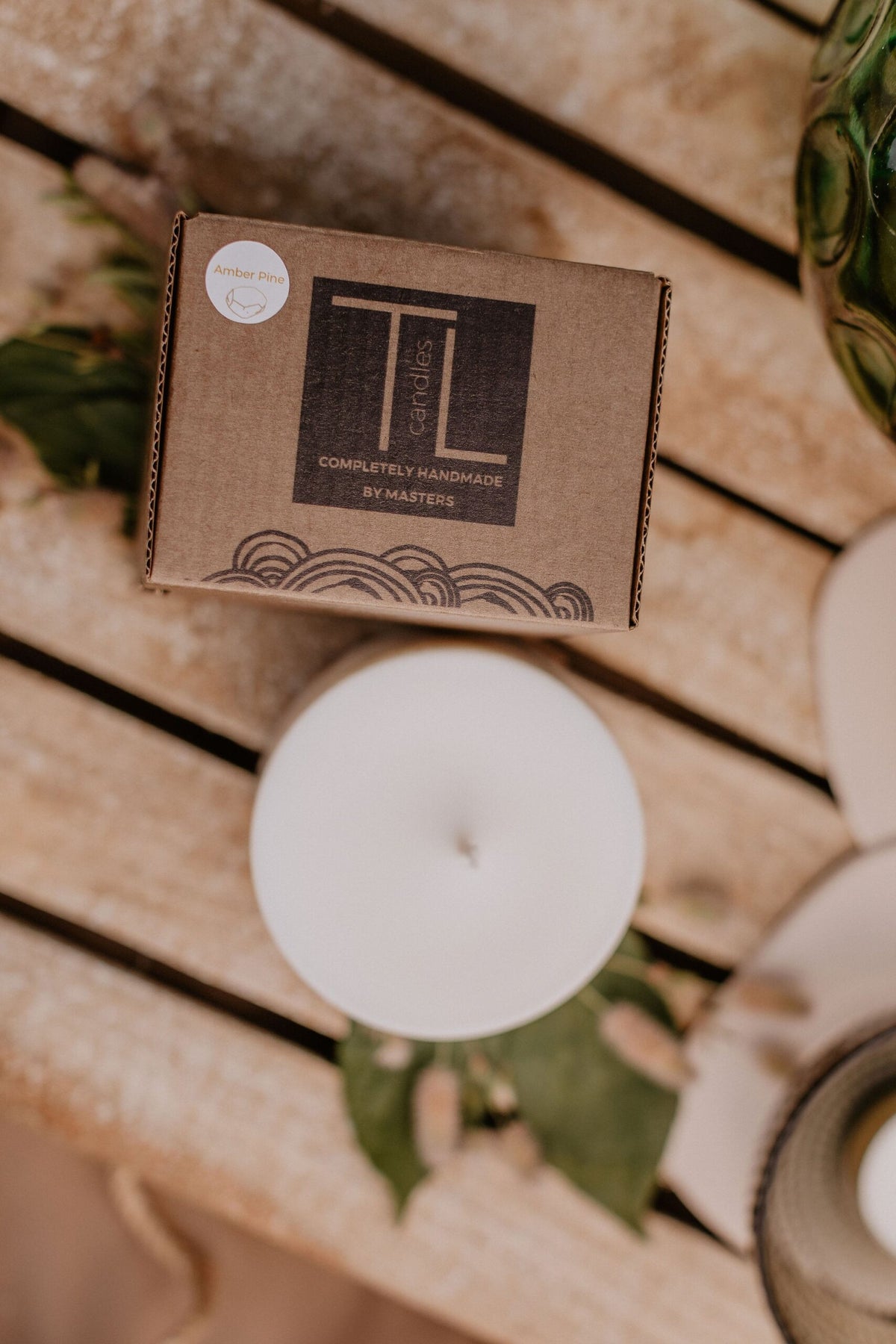 TL Candles käsitööna valmistatud sojavahaküünal männilõhnaga