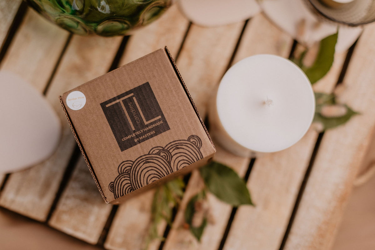 TL Candles käsitööna valmistatud sojavahaküünal männilõhnaga