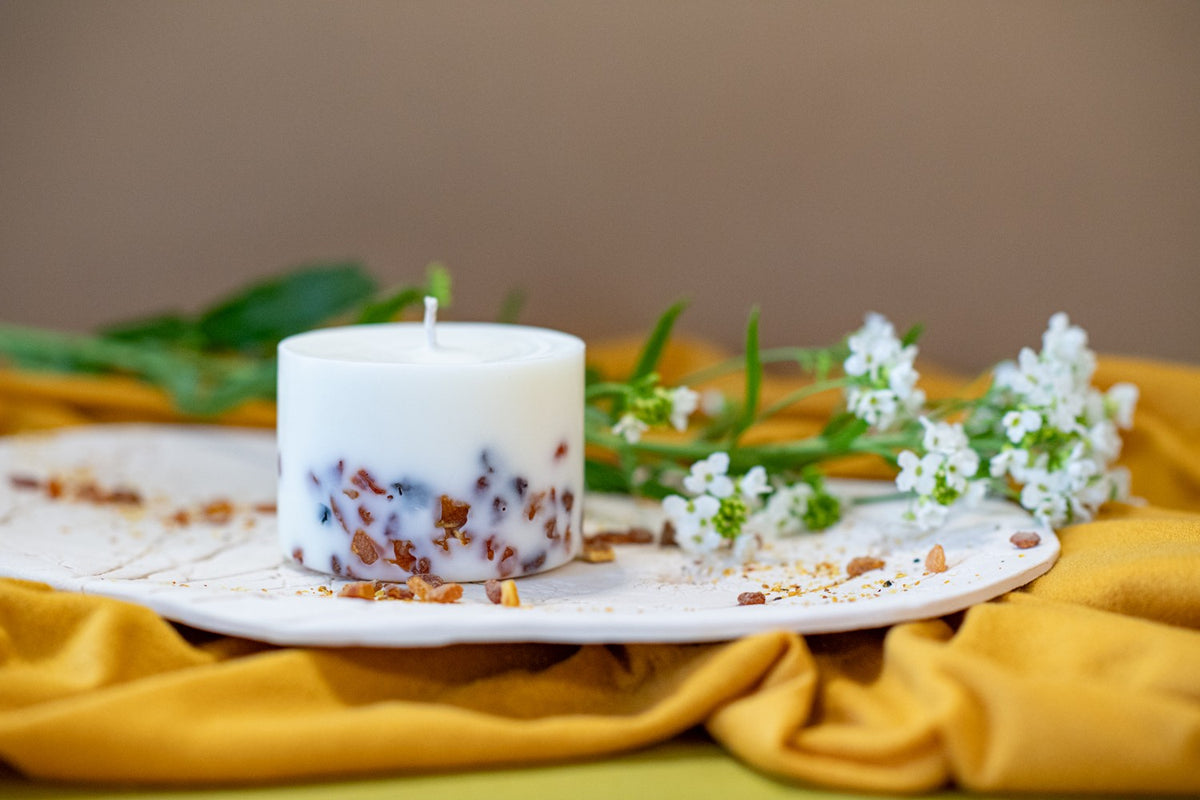 TL Candles käsitööna valmistatud sojavahaküünal männilõhnaga