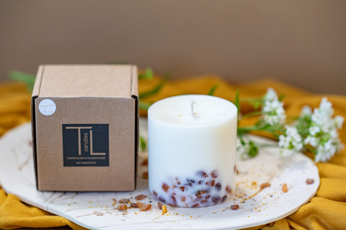 TL Candles käsitööna valmistatud sojavahaküünal männilõhnaga