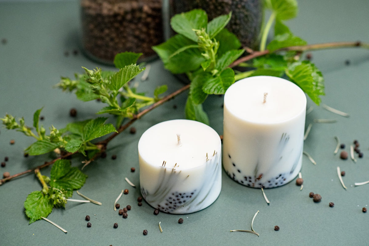 TL Candles käsitsi valmistatud sojavahaküünal kadaka lõhnaga