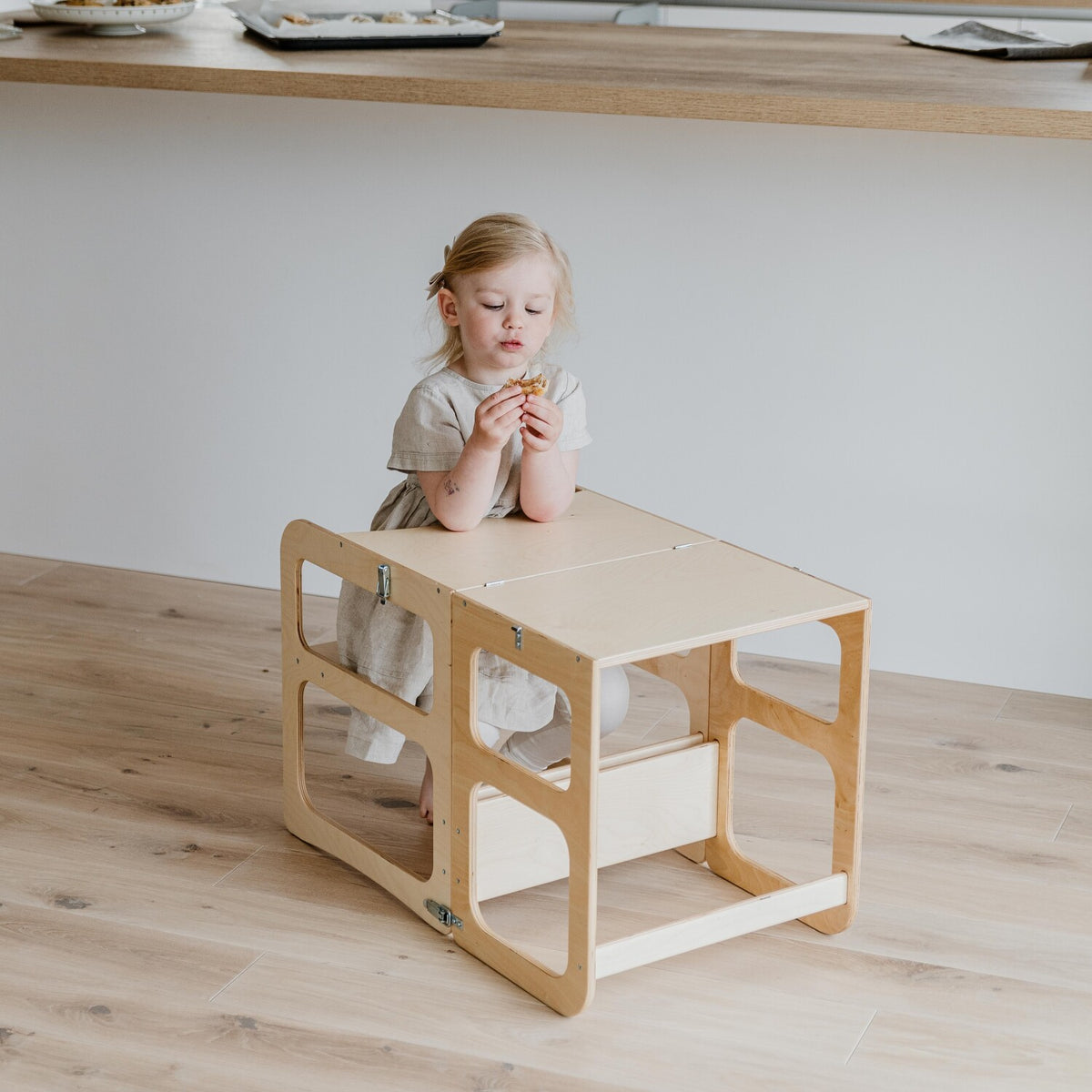 Montessori House Bed 2-in-1 köögitorn, laud ja tool