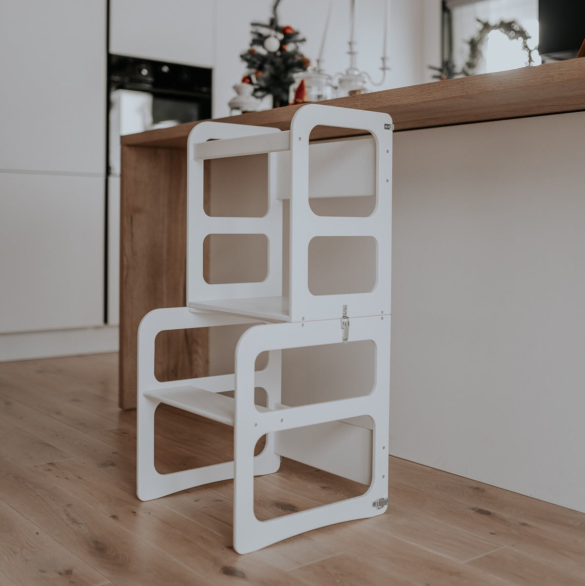 Montessori House Bed 2-in-1 köögitorn, laud ja tool
