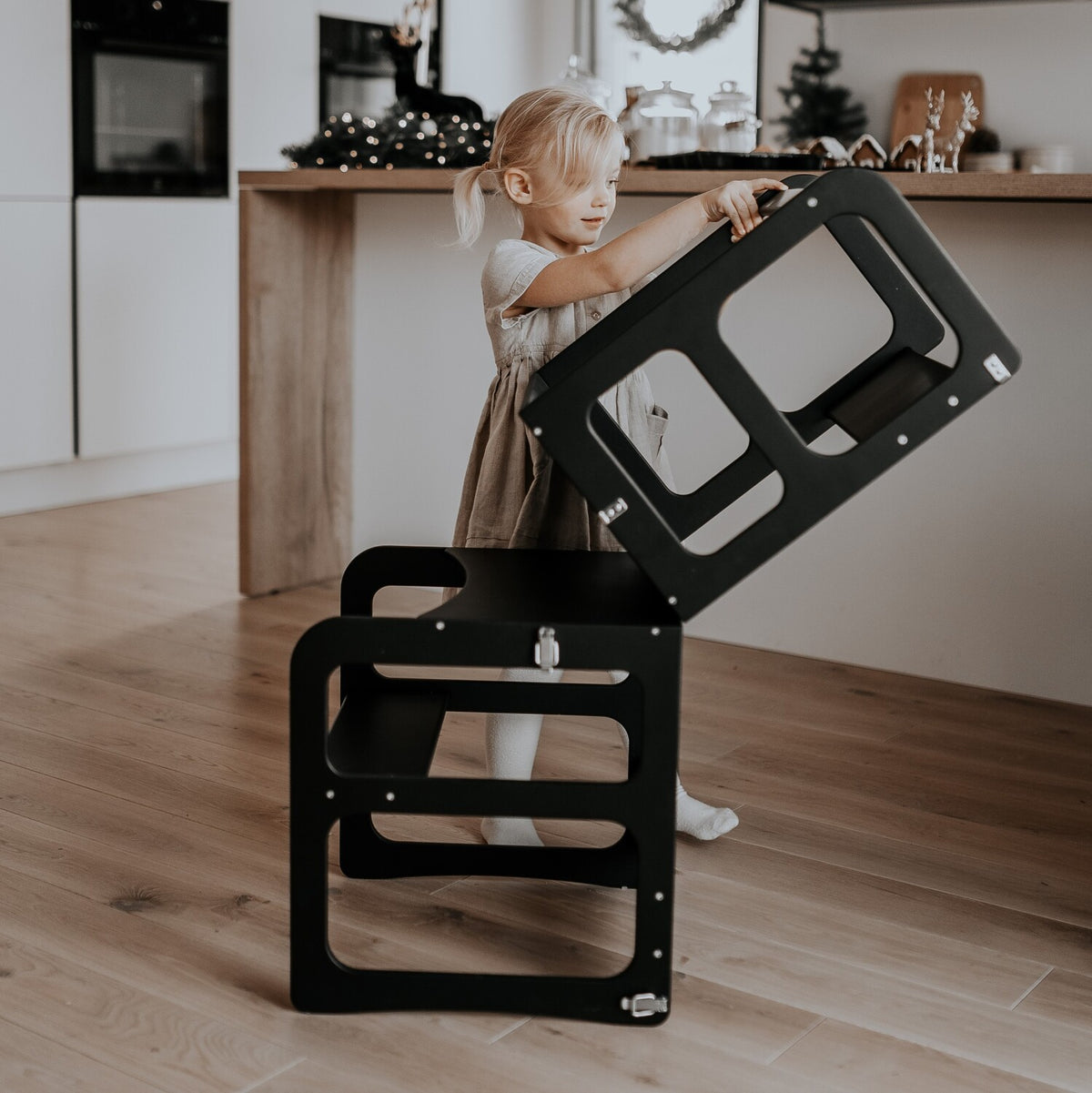 Montessori House Bed 2-in-1 köögitorn, laud ja tool
