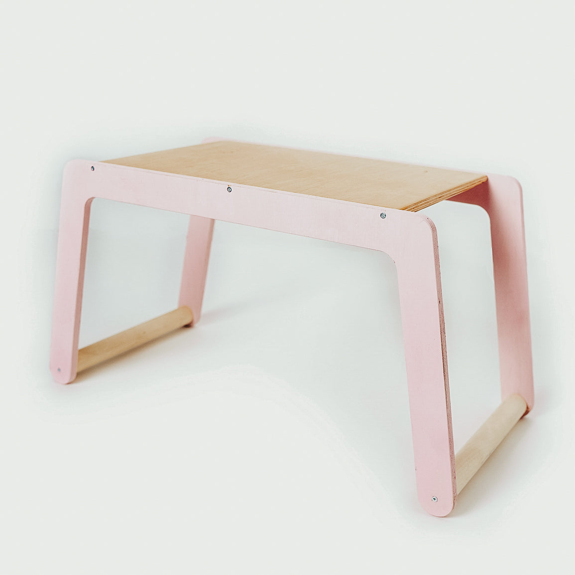 Ewart Woods laste väike puidust laud "Farm Table"