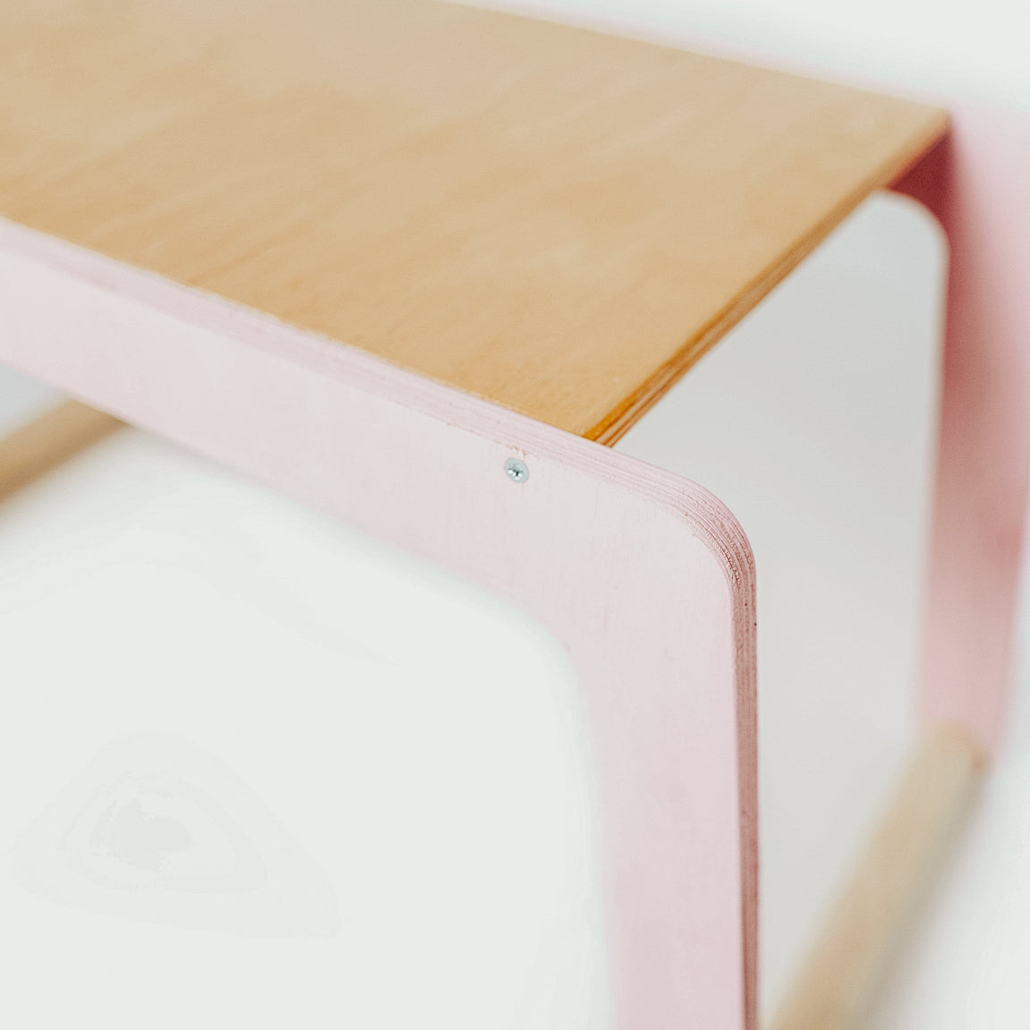 Ewart Woods laste väike puidust laud "Farm Table"