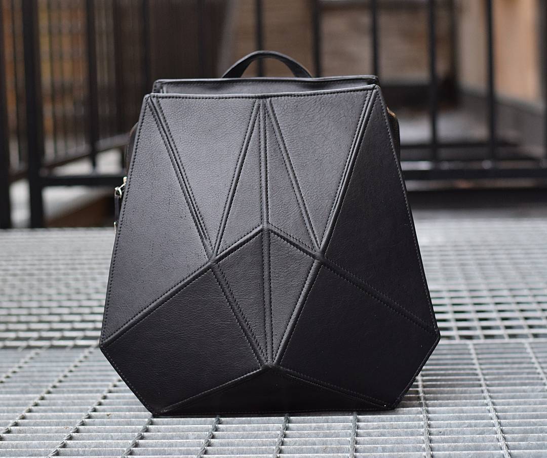 Gerda Retter Design Nahast Seljakott FACET - Must