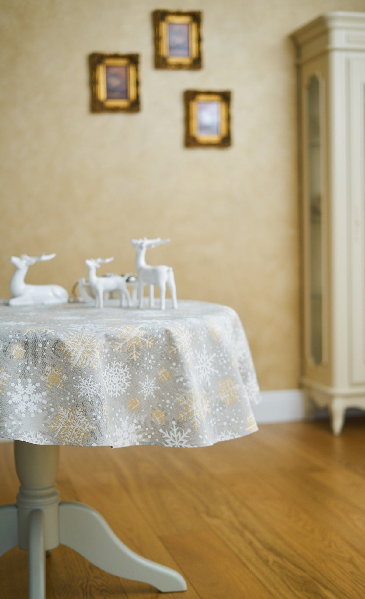 Hortensias Home ümmargune laudlina - Snowflakes