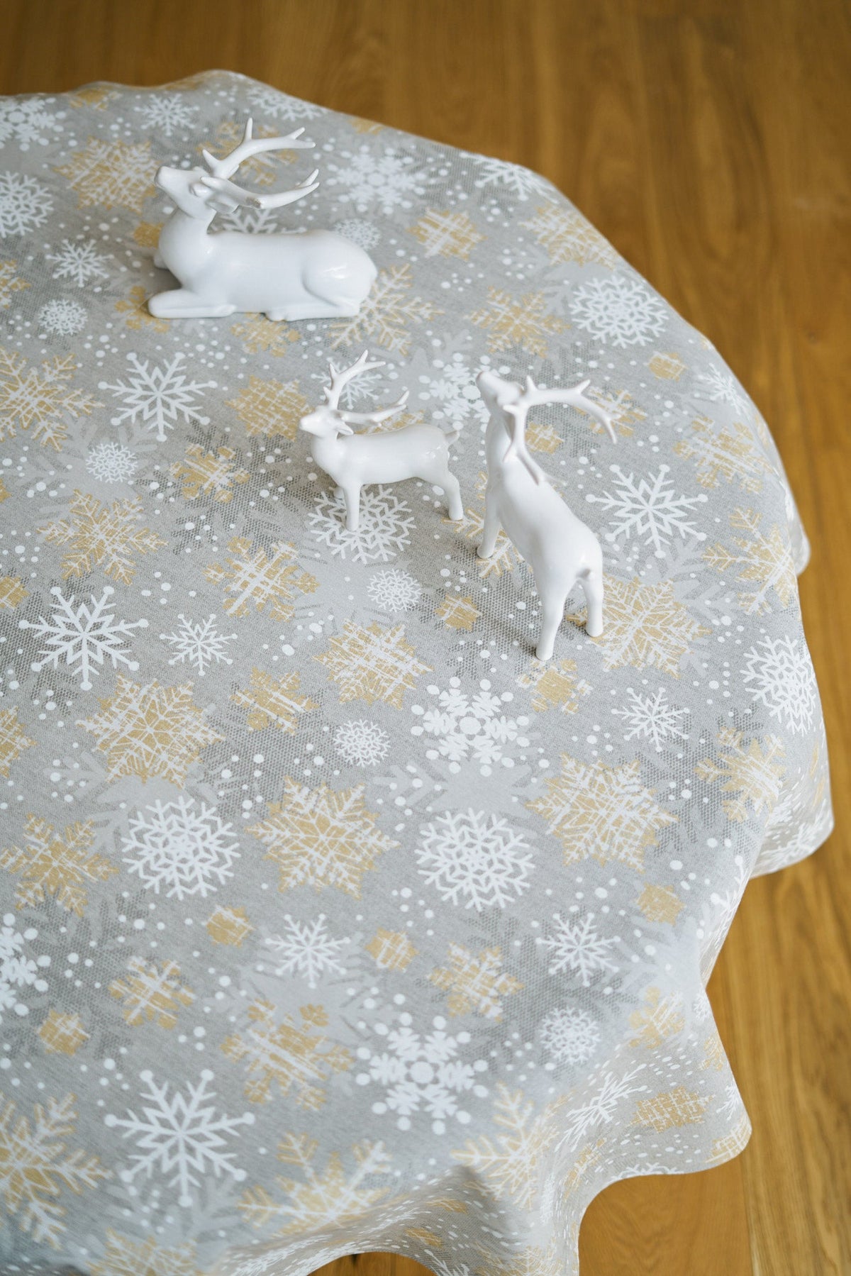 Hortensias Home ümmargune laudlina - Snowflakes