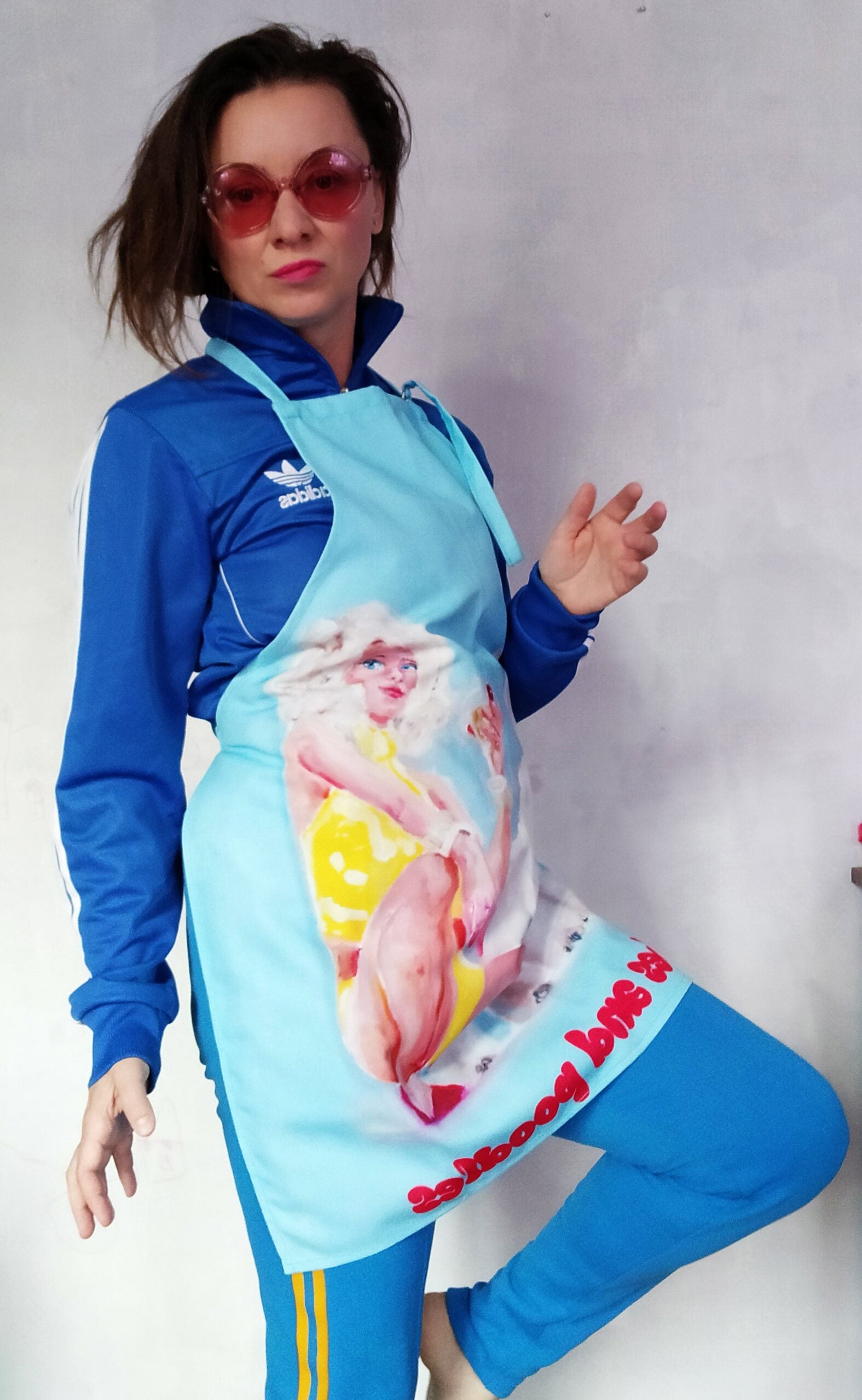 Katrin Valgemäe "Bitches and Poodles"  seeria põllega