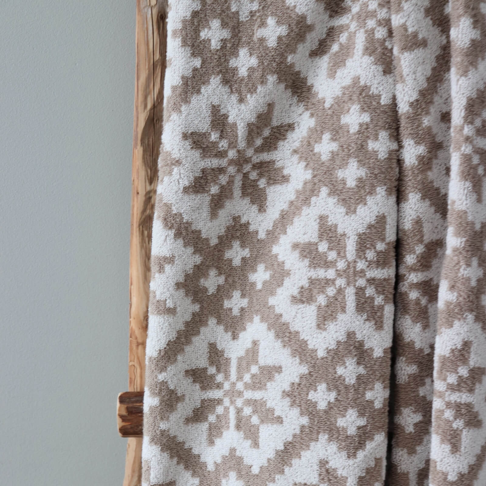 LOKO Suur Saunalina Viljandimaa Mustriga – Puuvillane Rätik 81×160 cm pruuni mustriga
