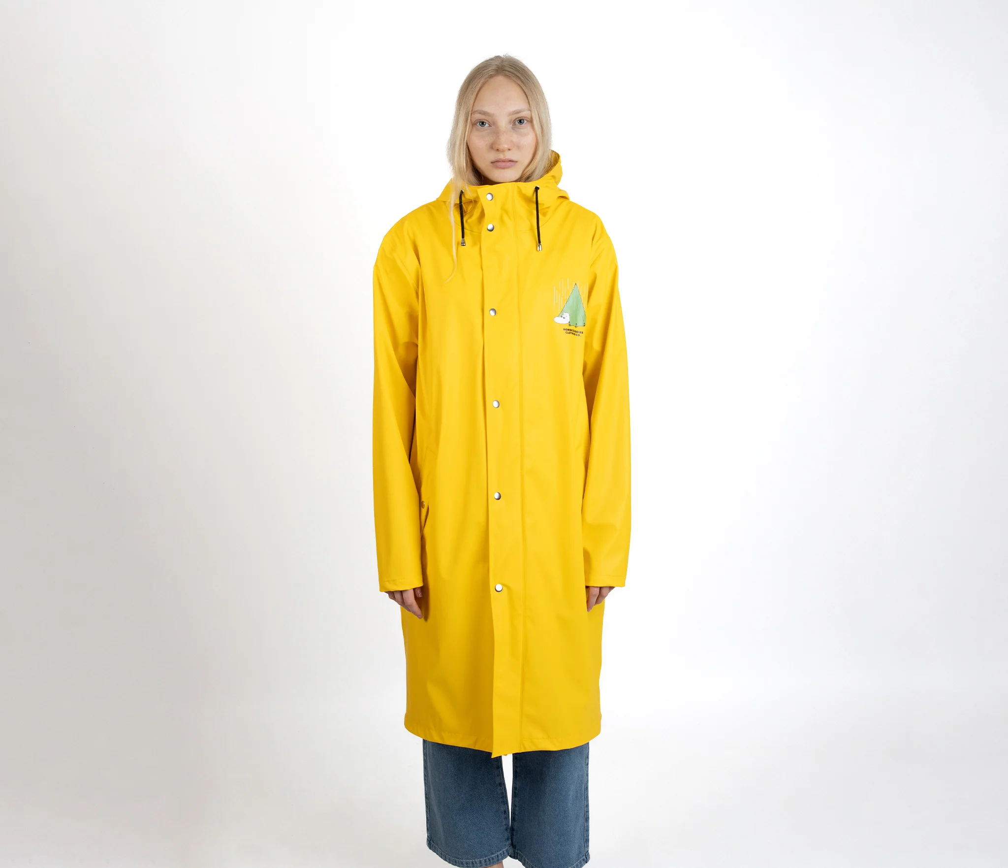 Moomin by NordicBuddies "Muumi Seiklused" Vihmamantel Unisex - Kollane modelli seljas