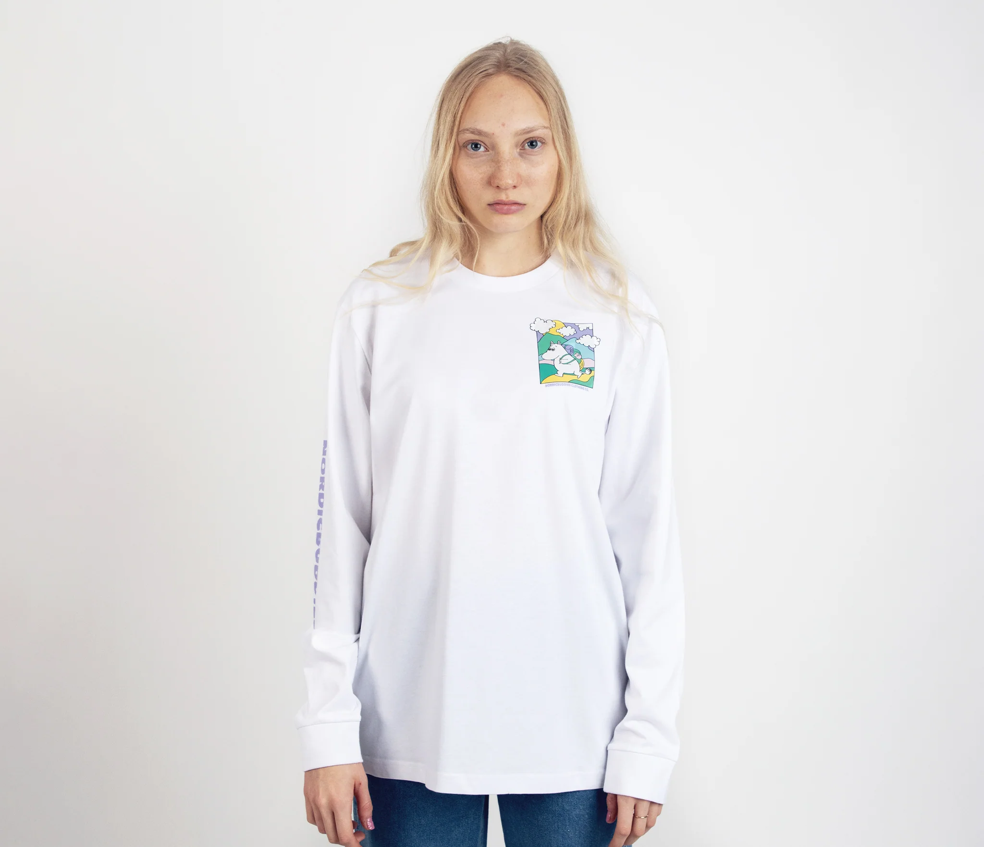 Moomin by NordicBuddies "Muumitrolli Seiklused" Pikkade Käistega Särk Unisex - Valge modelliga