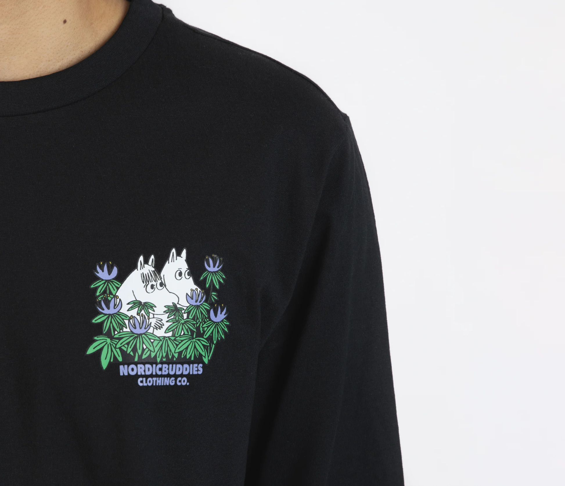 Moomin by NordicBuddies Pikkade Käistega Särk "Pimesikk" Unisex seljas lähedalt