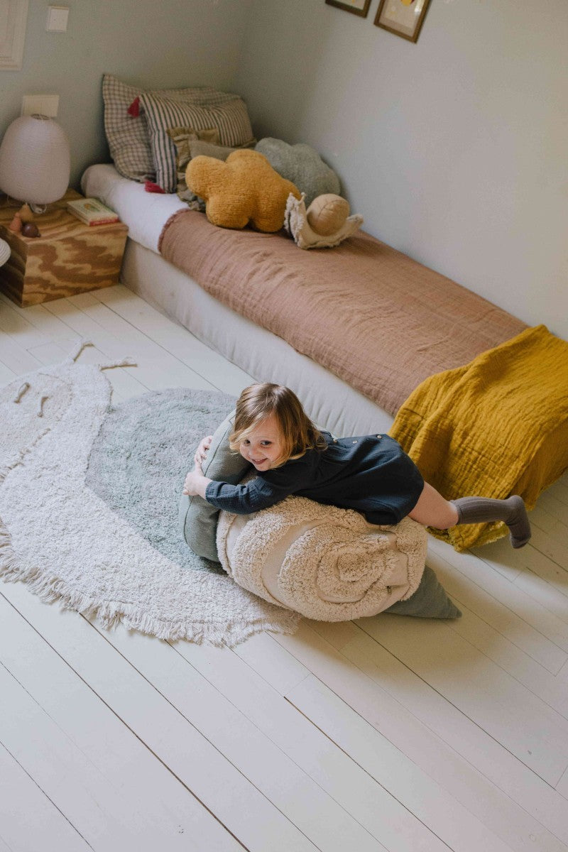 Pestav puuvillavaip narmaste ja käsitöödetailidega – 90×130 cm

