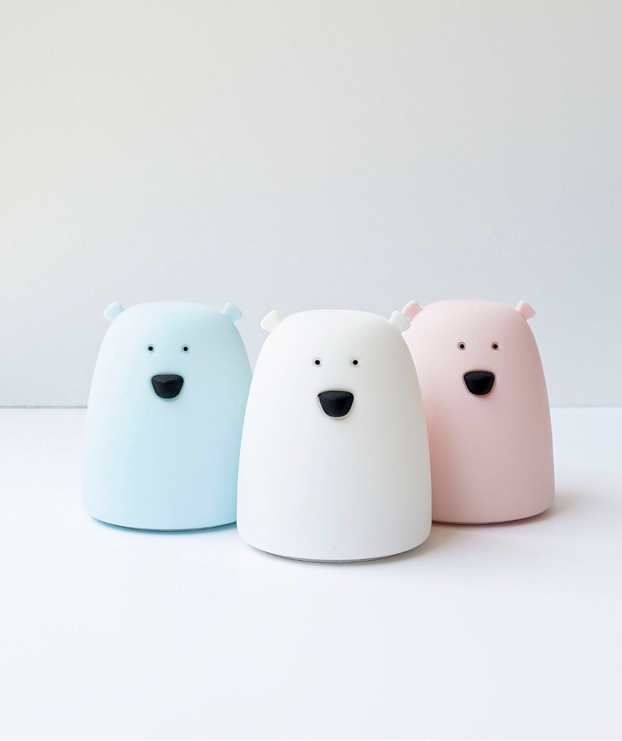 Rabbit & Friends Väikse Karu Silikonist Öölamp Valge