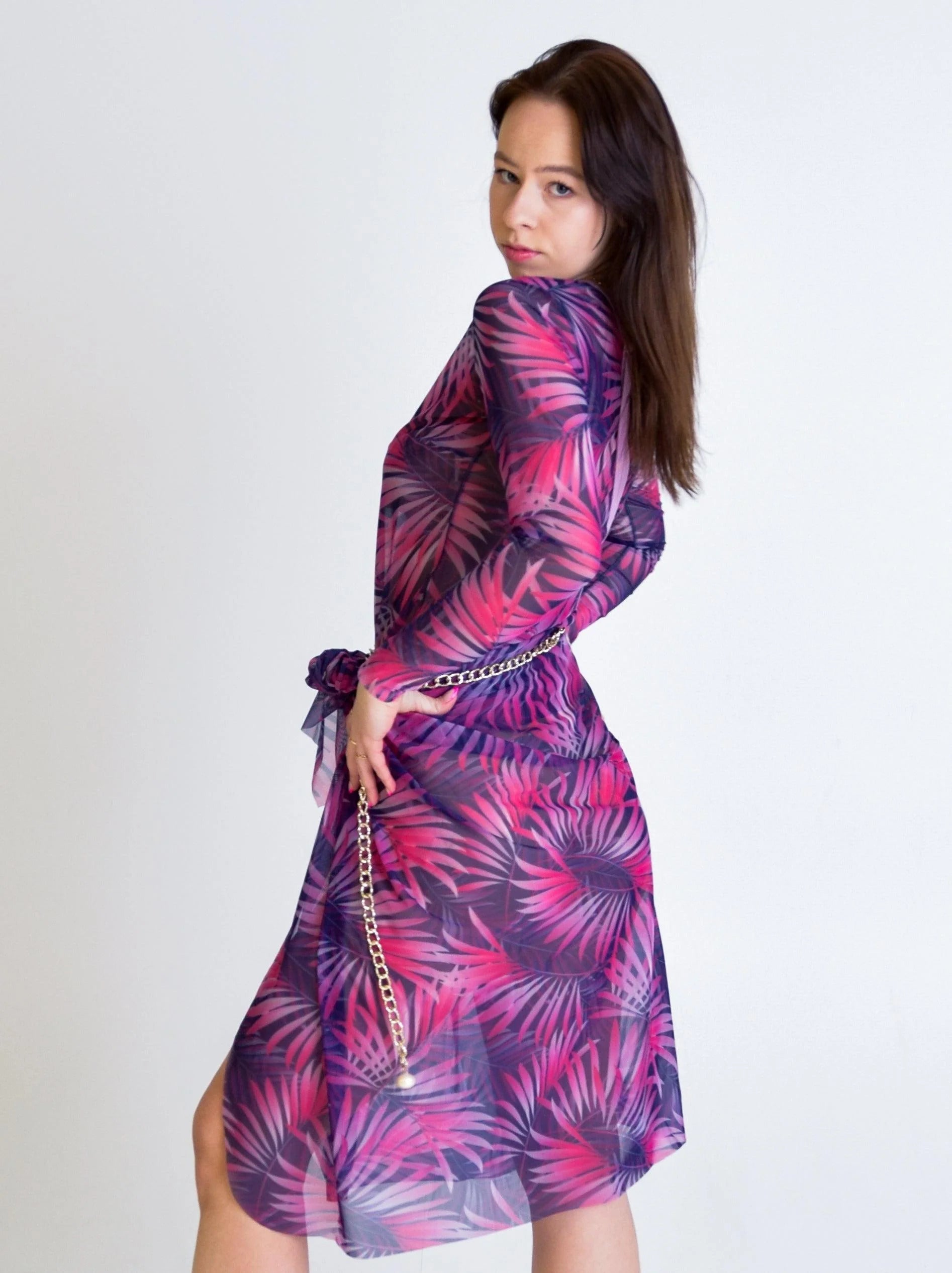 Smarttan Pink Tropics Läbipäevituv Sarong kombinatsioon selja tagant