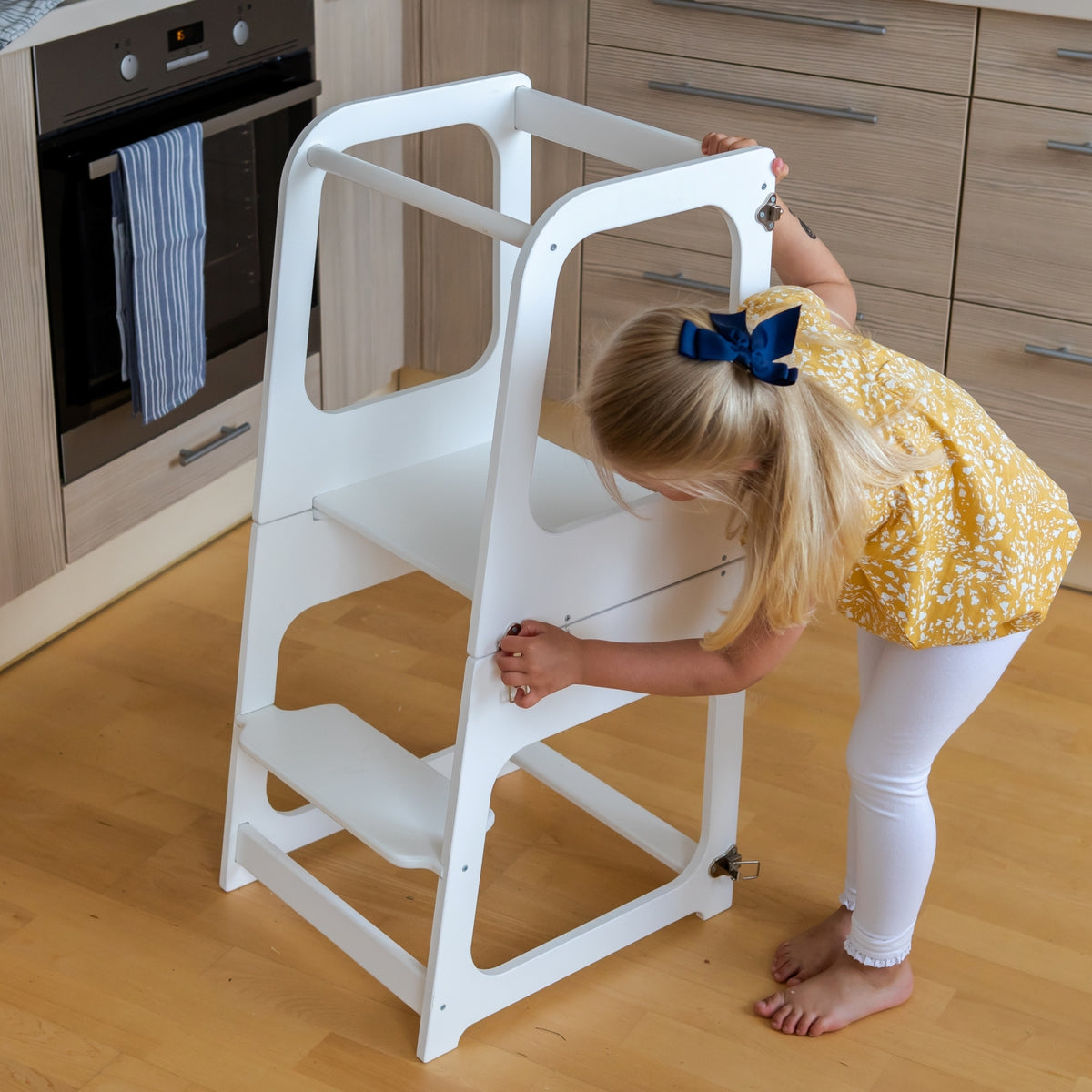 Montessori House Bed muunduv köögitorn, laud ja tool