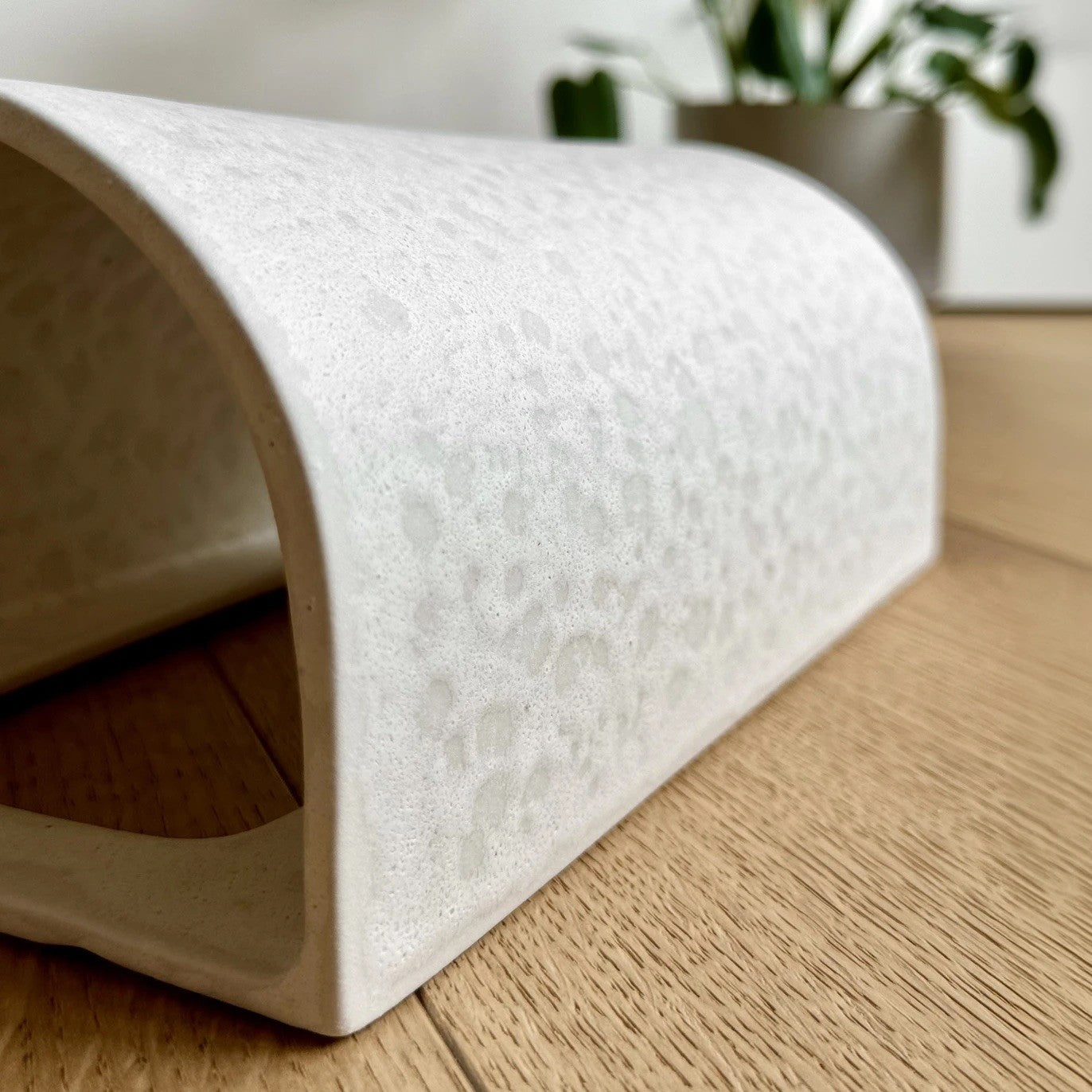 Ceramic wall light CURVE - Raw White