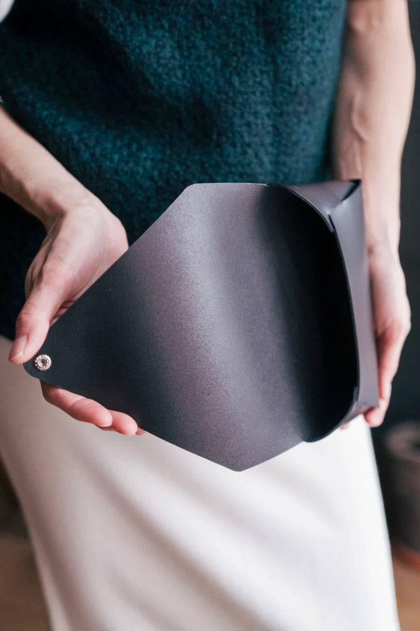 Stella Soomlais nahast ümbrik- ja cross-body kott "Nordic Introvert"