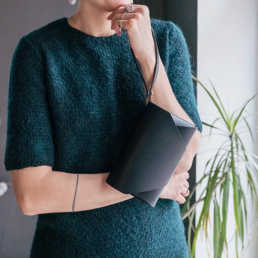 Stella Soomlais nahast ümbrik- ja cross-body kott "Nordic Introvert"