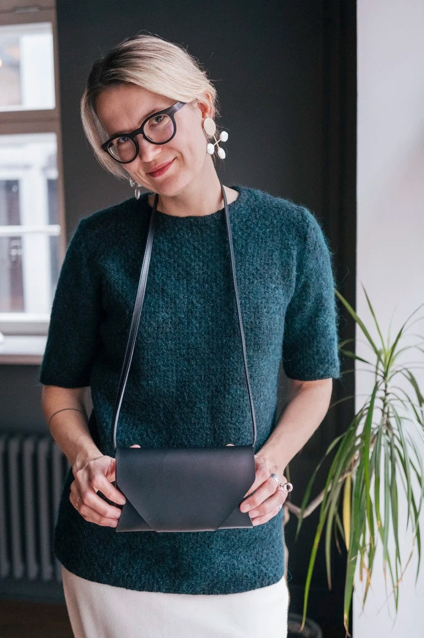 Stella Soomlais nahast ümbrik- ja cross-body kott "Nordic Introvert"