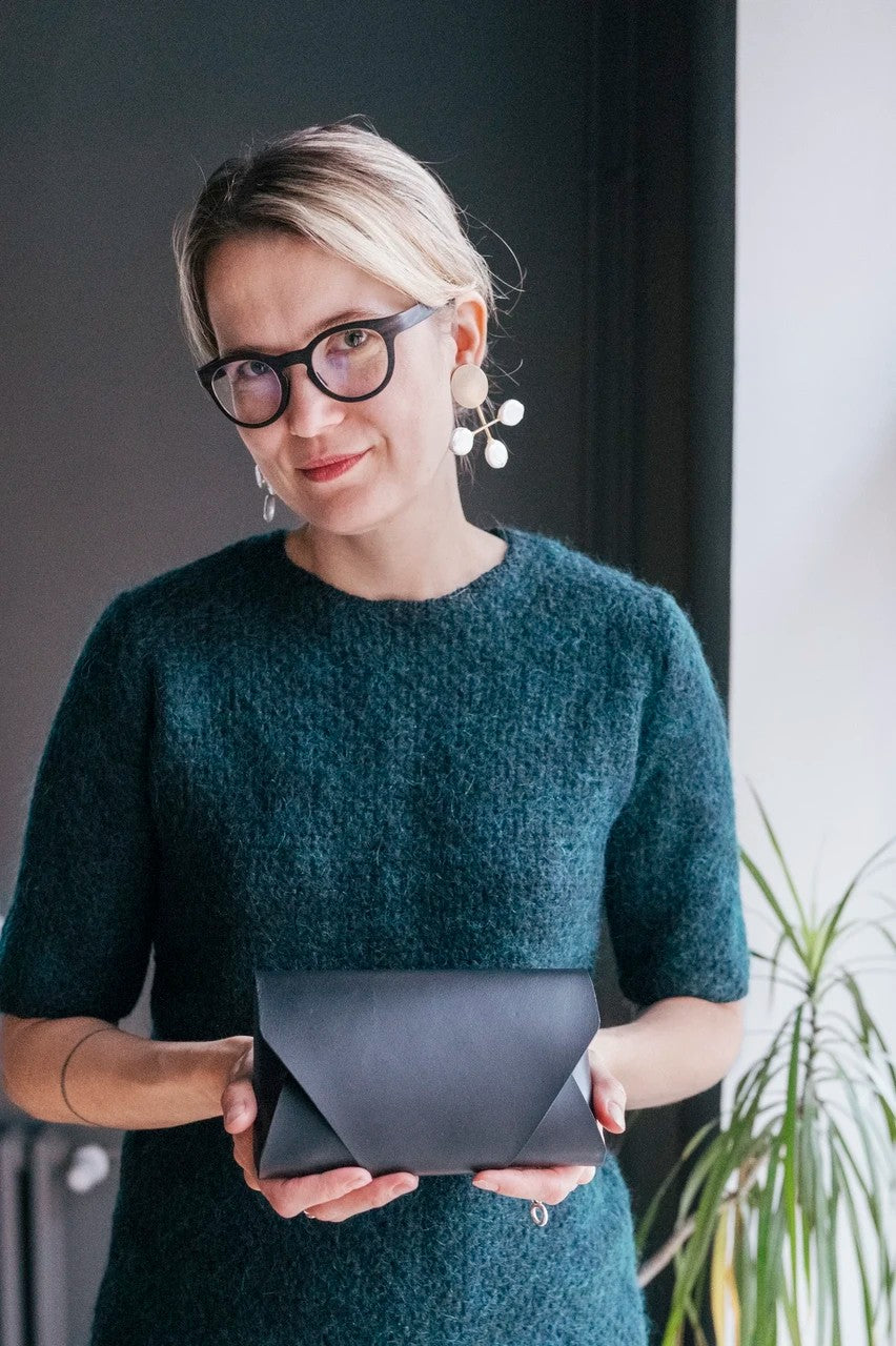 Stella Soomlais nahast ümbrik- ja cross-body kott "Nordic Introvert"