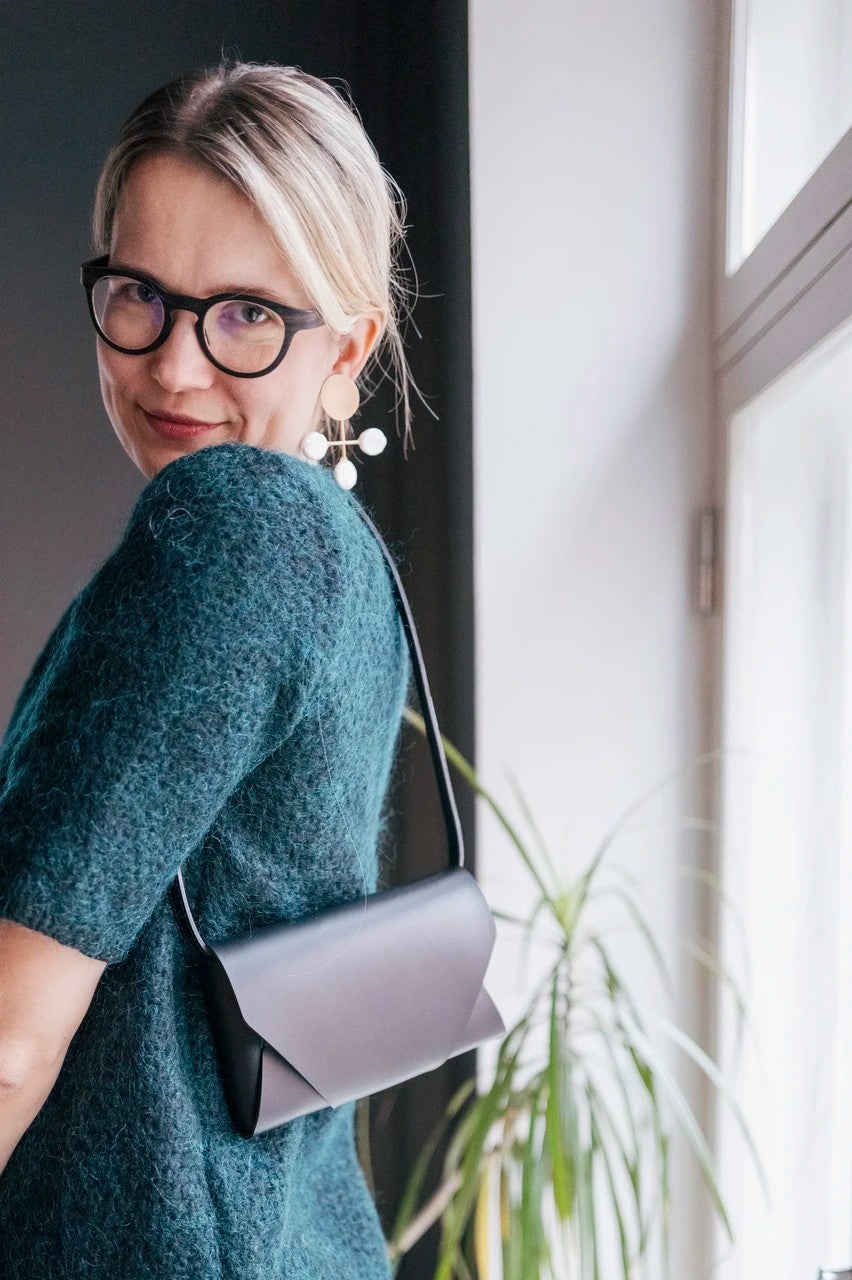 Stella Soomlais nahast ümbrik- ja cross-body kott "Nordic Introvert"
