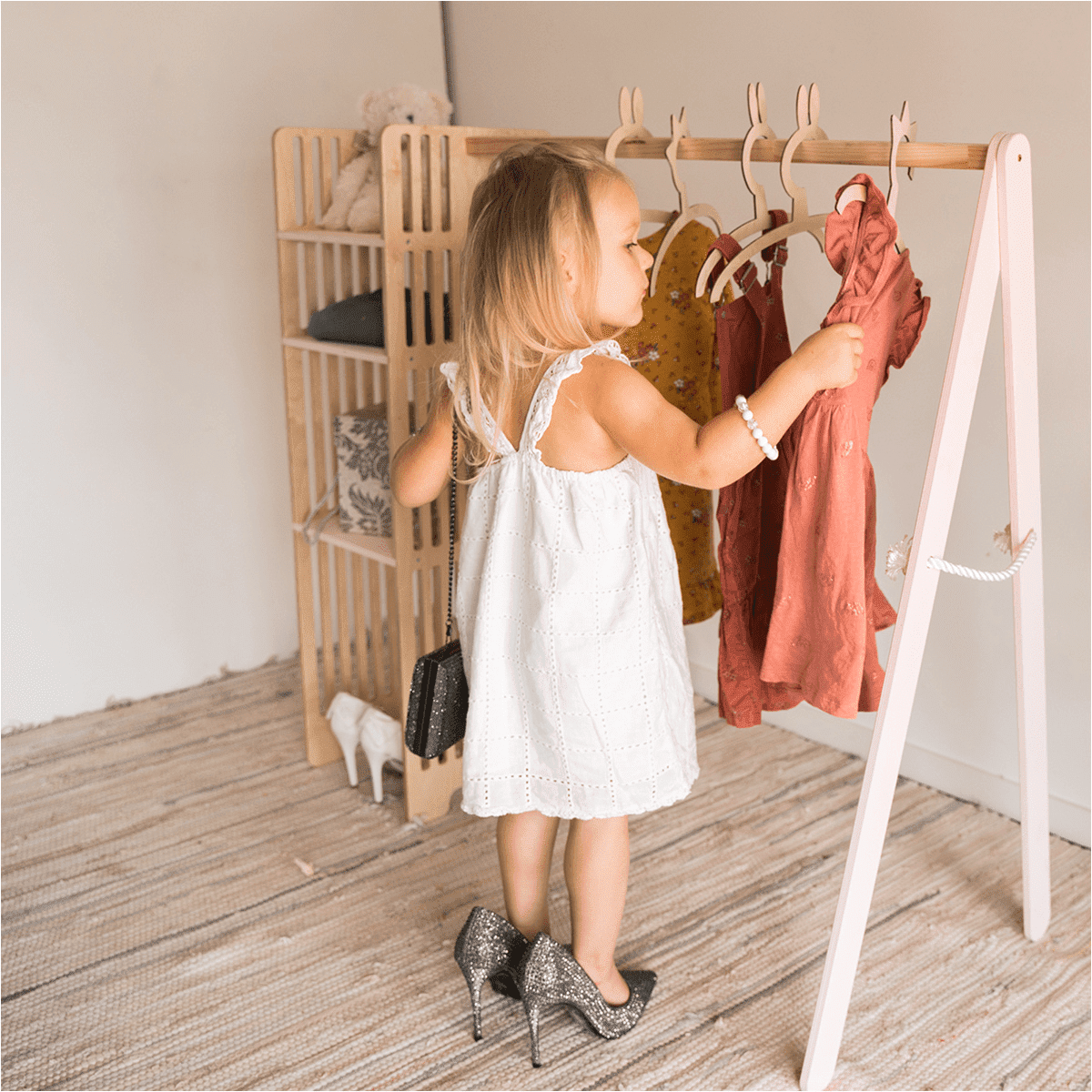 Ewart Woods Montessori laste puidust riidenagi