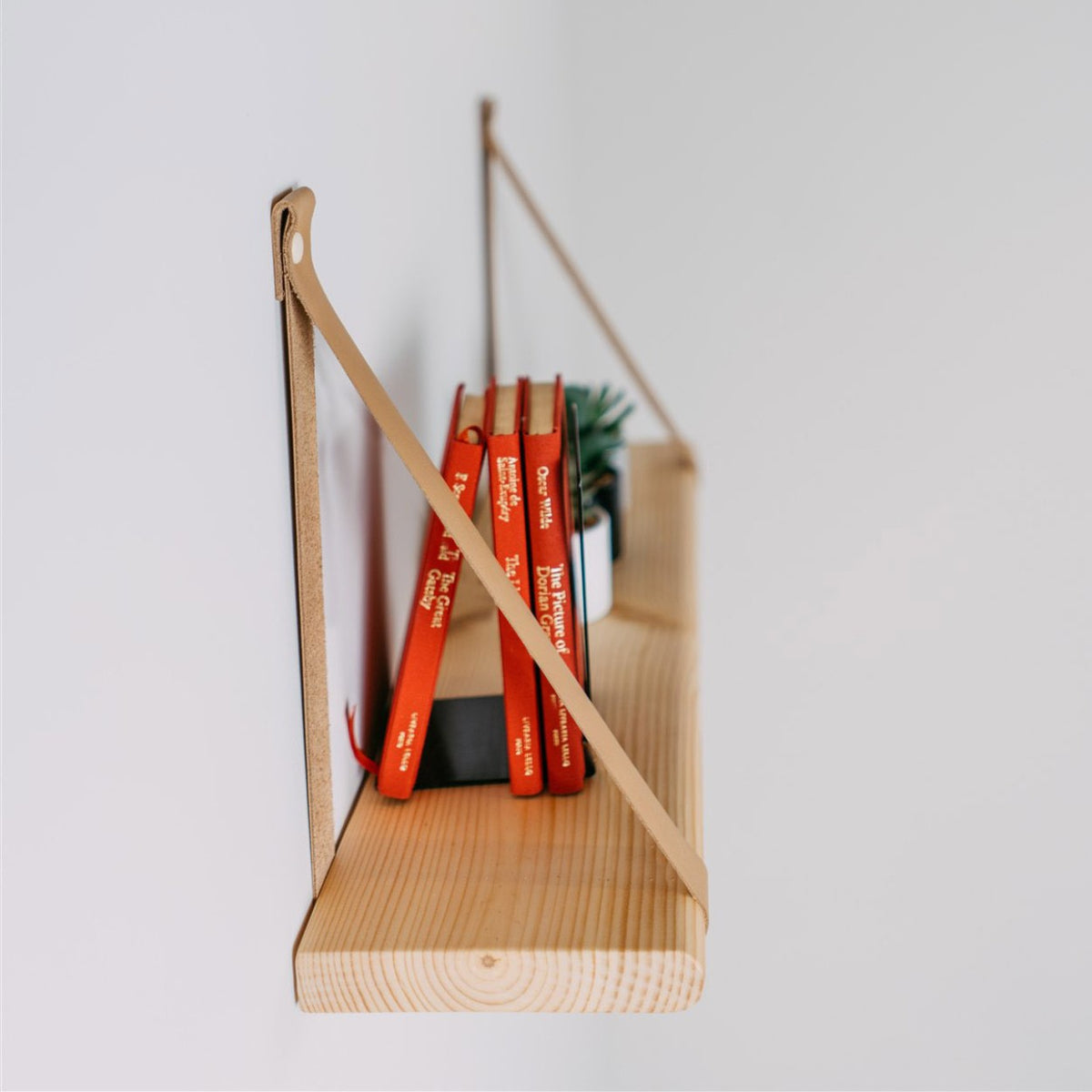 leg&go nahkrihmadega seinariiul, 70 cm