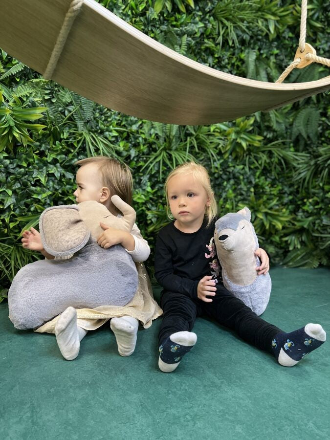 Kai aš mažas buvau käsitööna valmistatud hundi-mänguasipadi - Hall