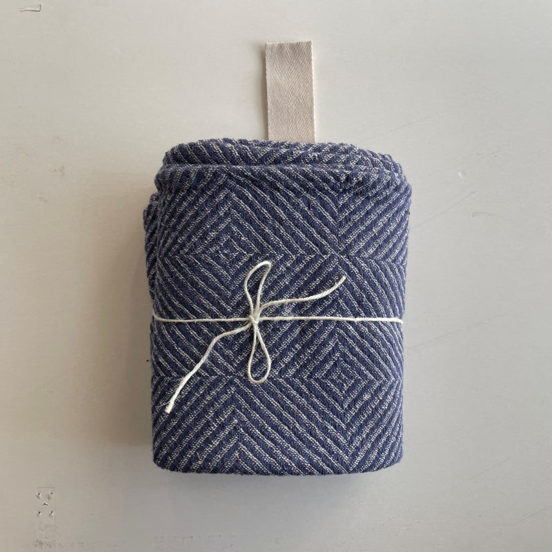 KOOSdisain suur linane rätik - Blue Fishbone