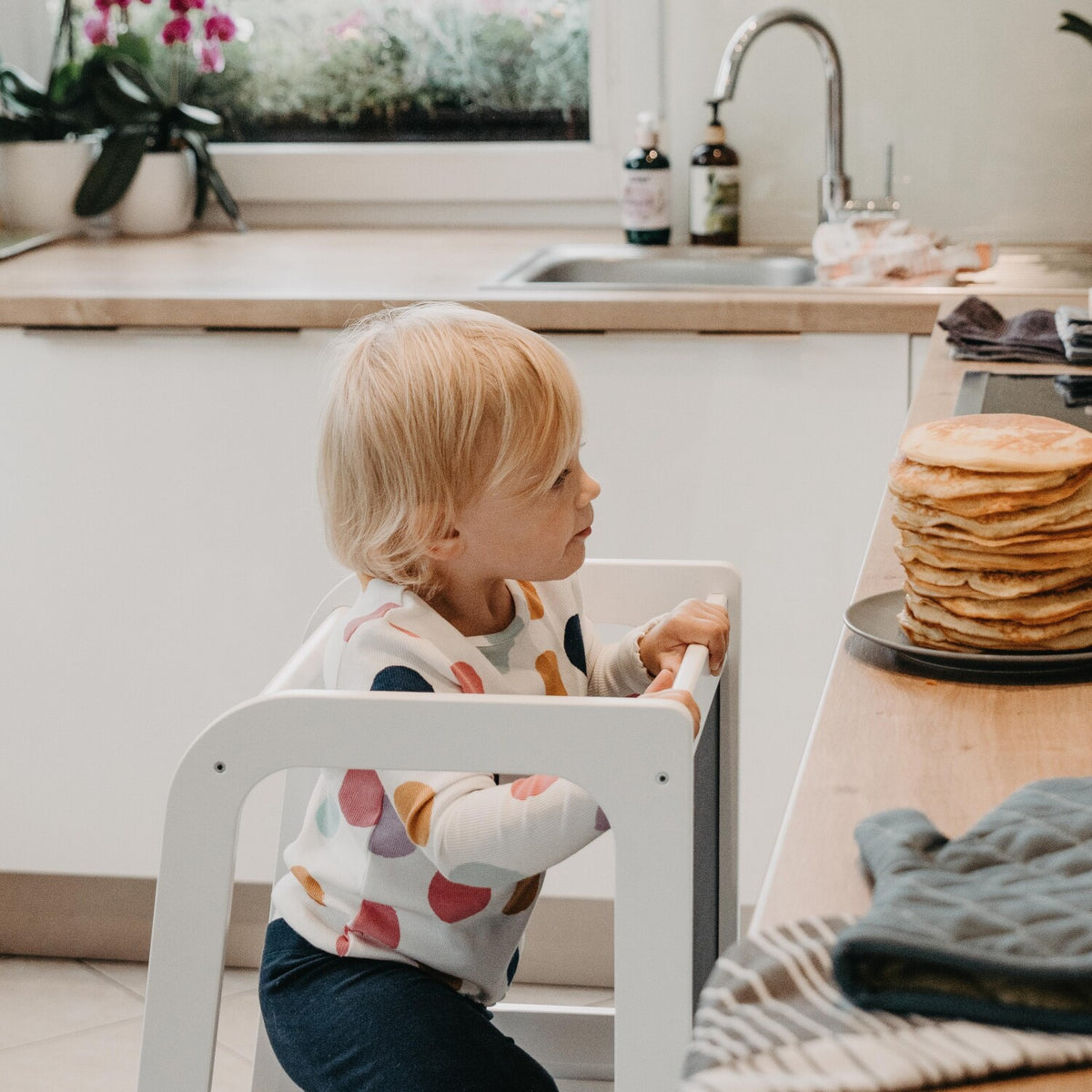 Montessori House Bed Montessori köögitorn kriiditahvliga