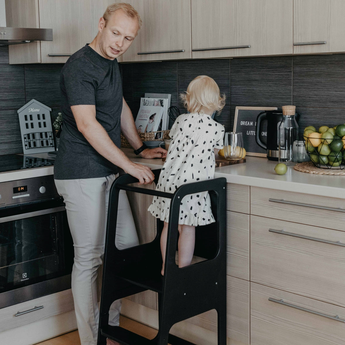 Montessori House Bed Montessori köögitorn kriiditahvliga