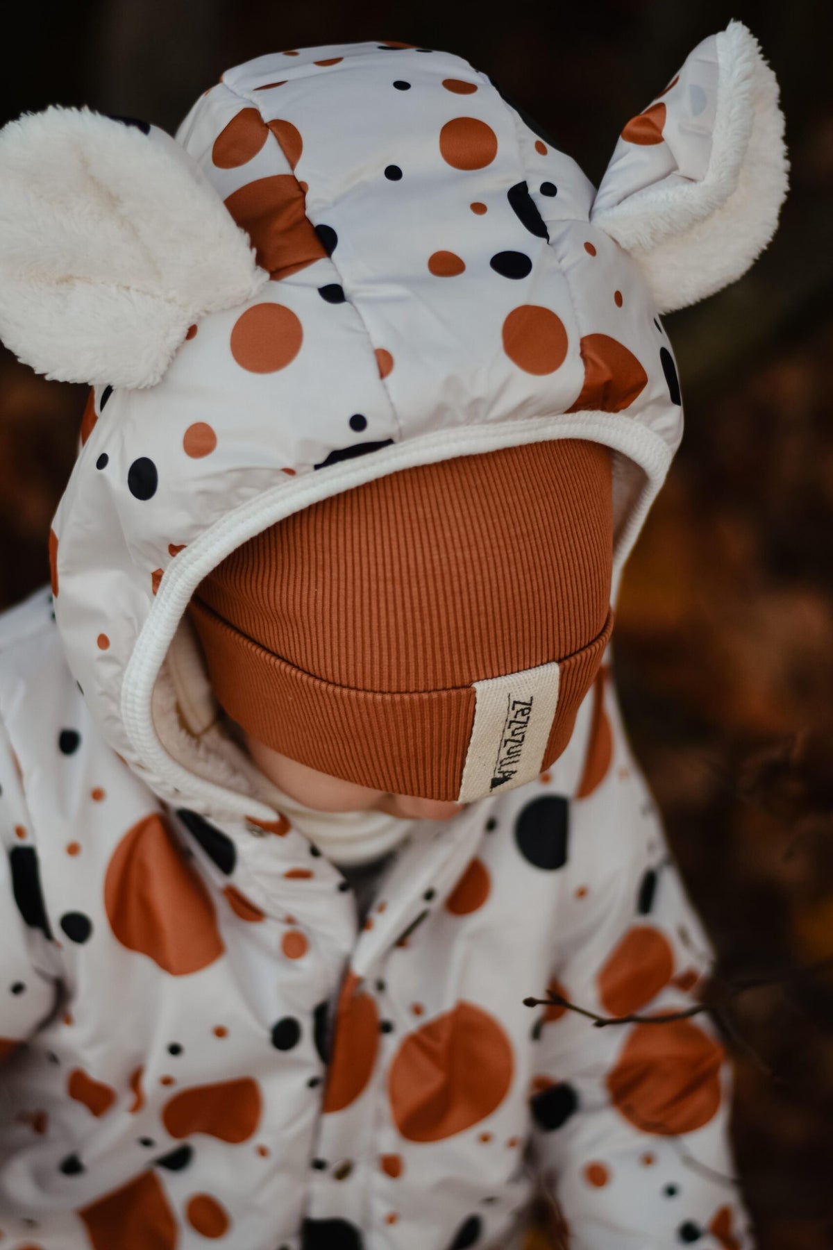 Zezuzulla talvine kombinesoon teddy-voodriga beebidele ja lastele - Mustad ja oranžid täpid