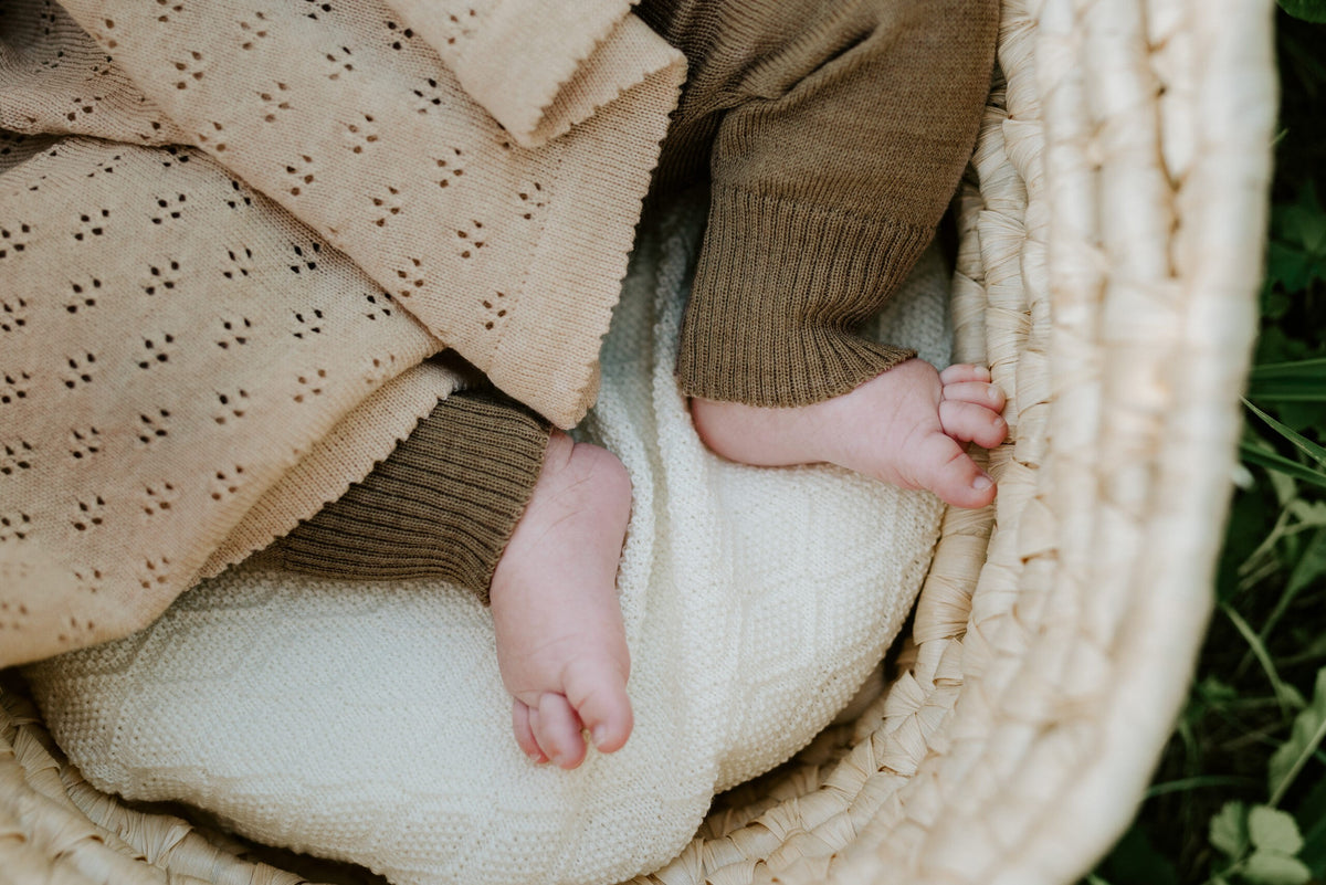 Wool In Love beebi kinkekomplekt JOY: tekk, kombinesoon ja tanu