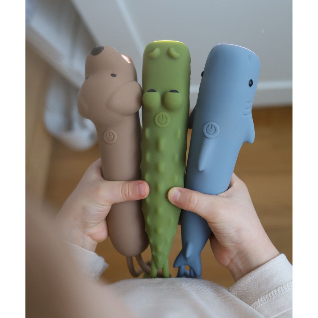 Rabbit & Friends haikujuline laste taskulamp SHARKY