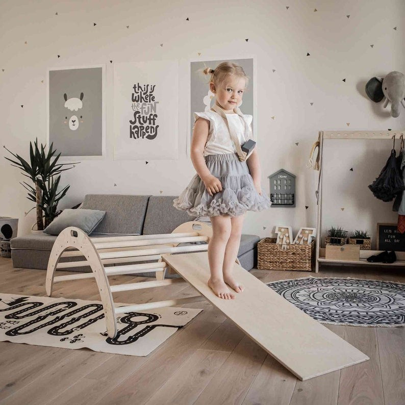 Montessori House Bed puidust ronimiskaar kaldpinnaga