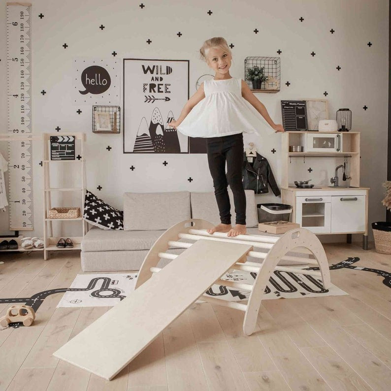 Montessori House Bed puidust ronimiskaar kaldpinnaga