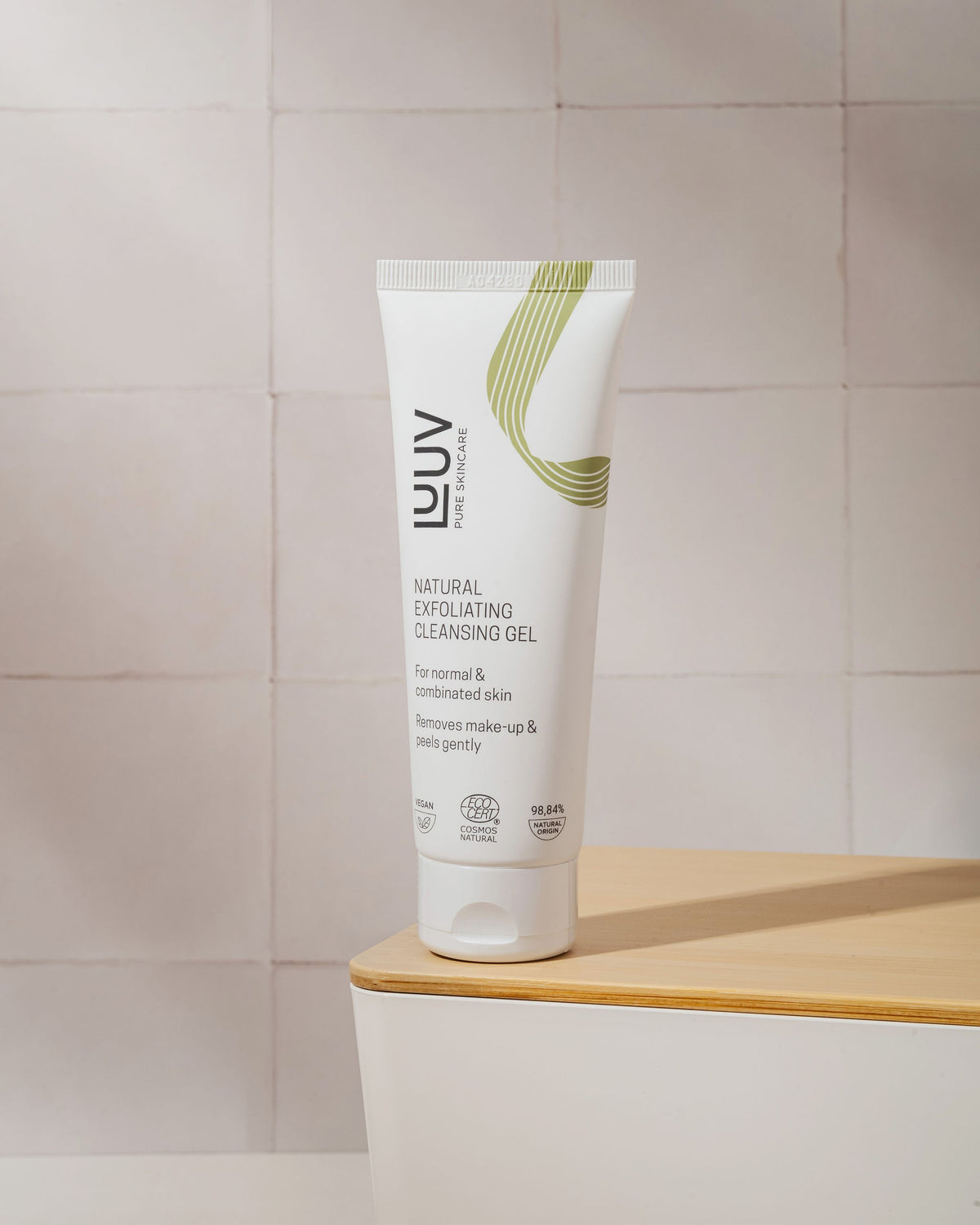 LUUV looduslik kooriv näopuhastusgeel bambusega, 75 ml