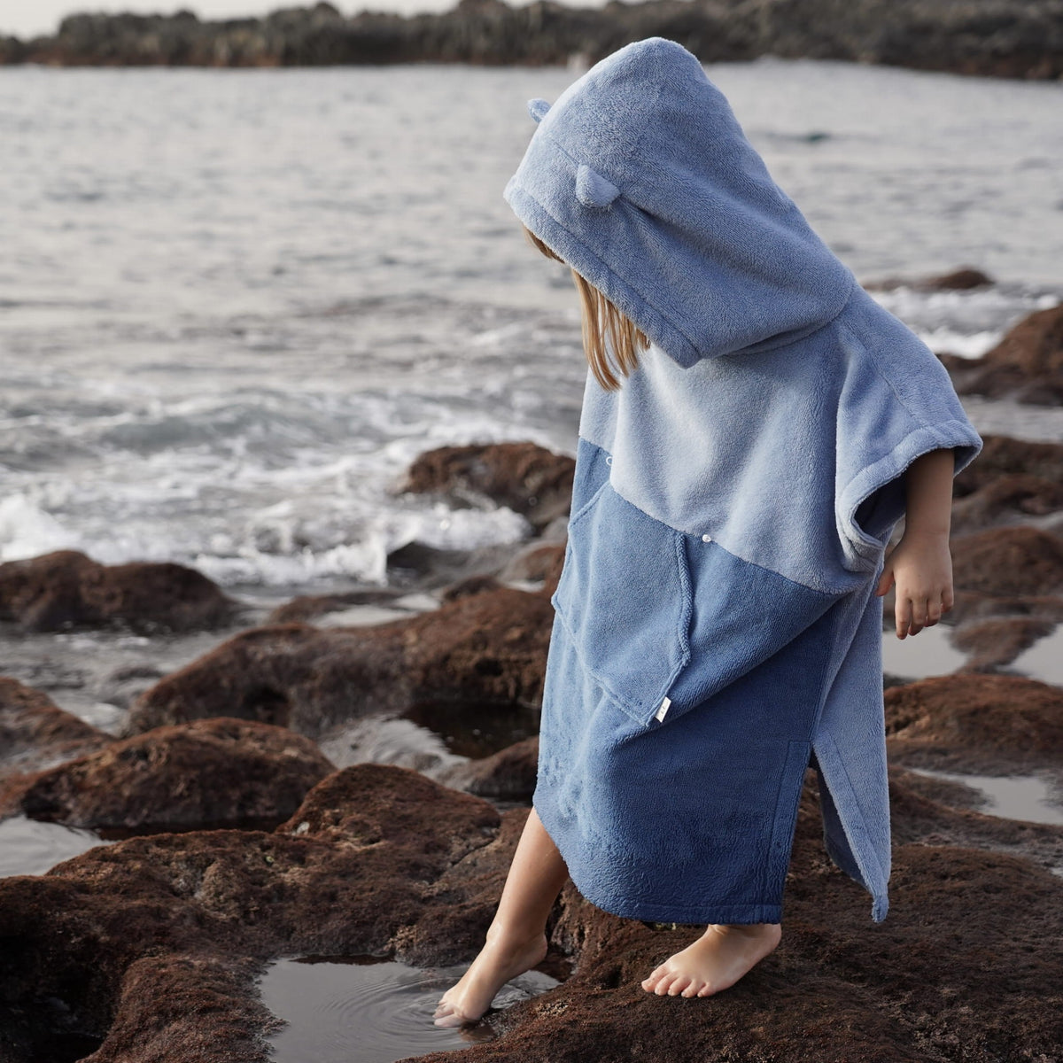 Patulove laste rannaponcho "Surfbear" - Sinine