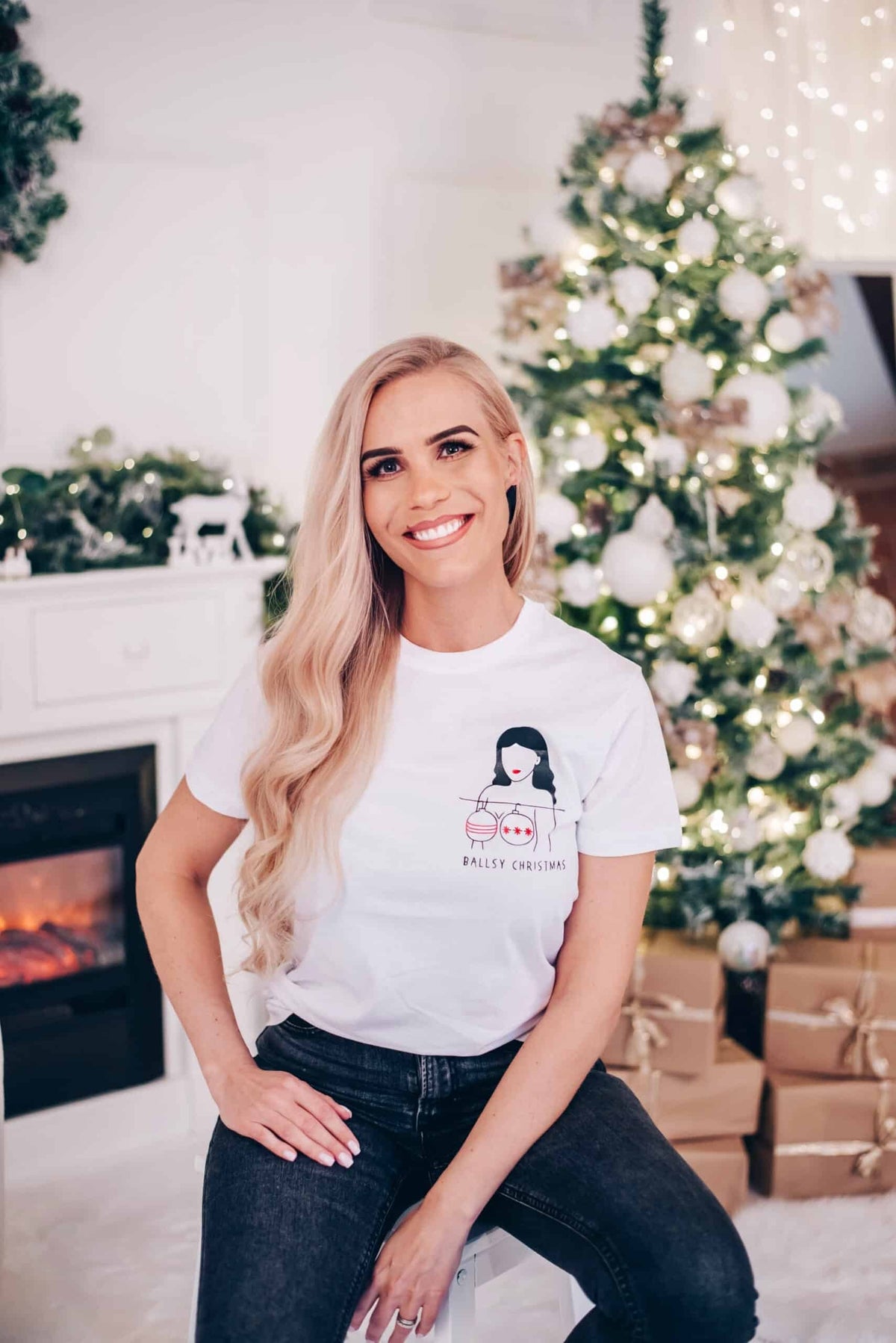Black Giraffe Brand orgaanilisest puuvillast T-särk "Ballsy Christmas"
