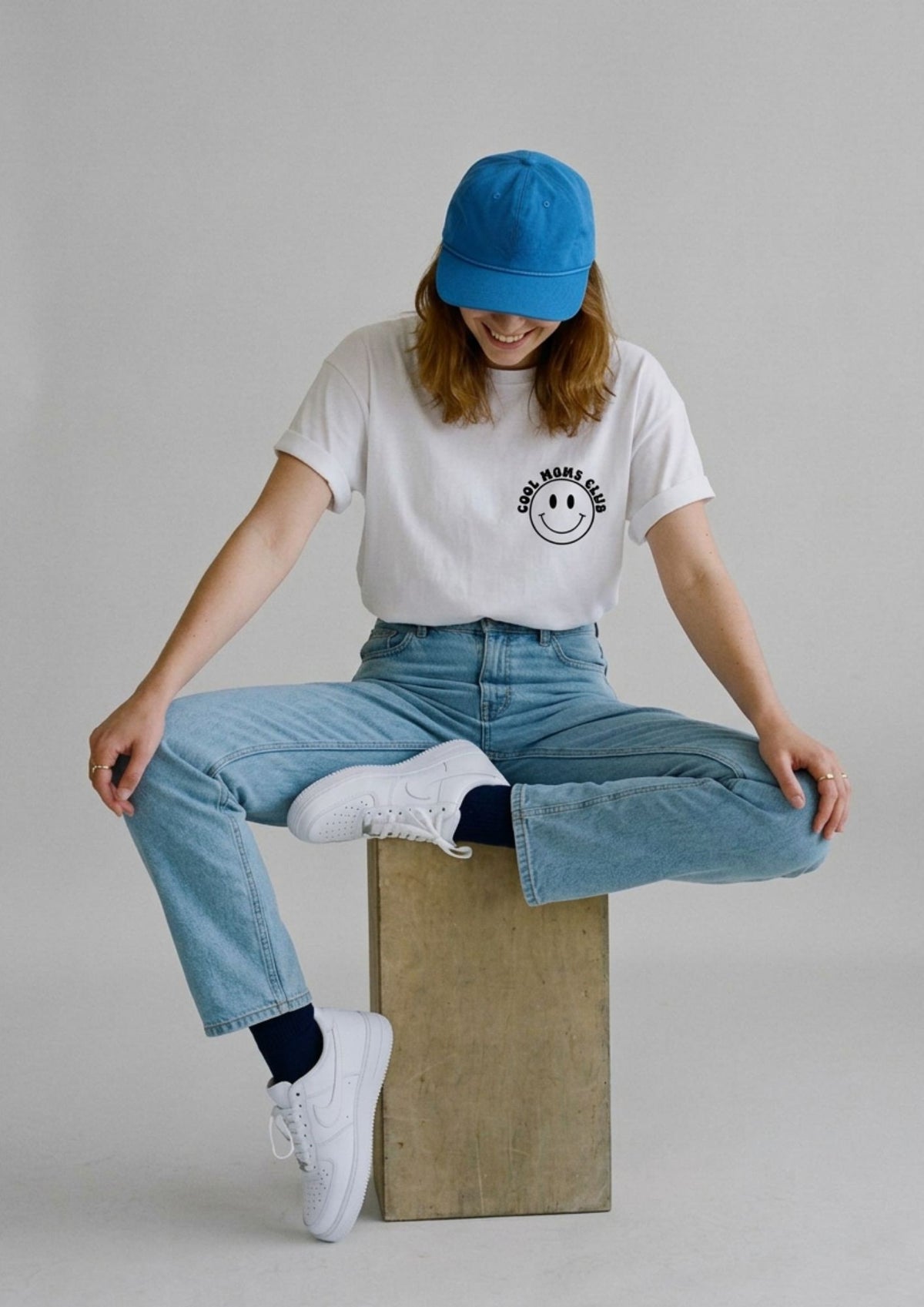 Black Giraffe Brand T-särk "Cool Moms Club"