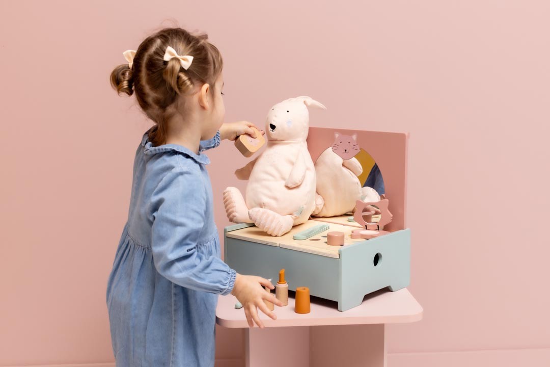 Trixie Baby puidust meigilaua mängukomplekt