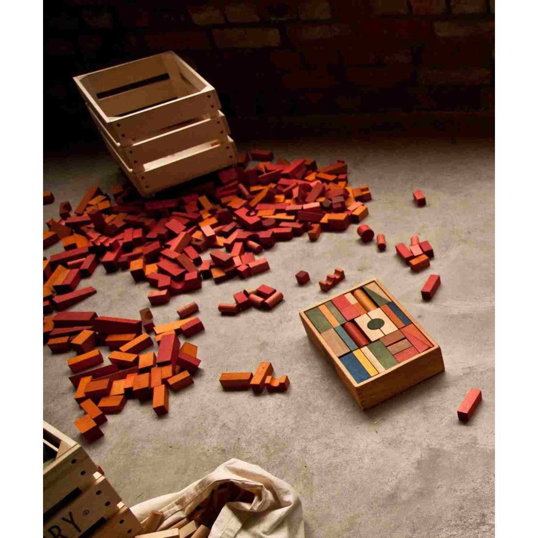 Wooden Story puidust mänguklotsid karbis - Soojad toonid, 54 tk
