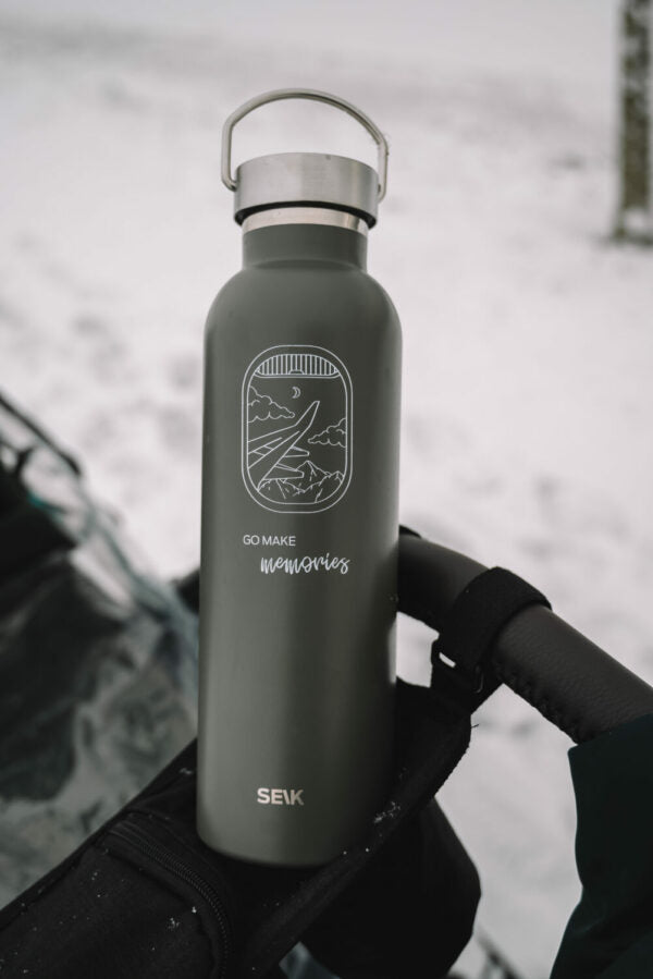 SEIK Thermos / Vesipullo "Go Make Some Memories" - Tummanvihreä 500ml 